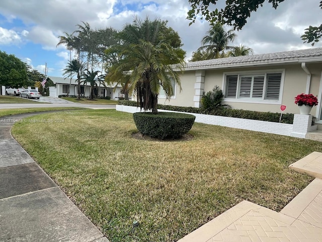 view of front of property with a front lawn