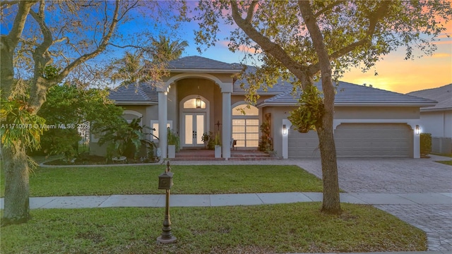 view of front of house featuring a lawn and a garage