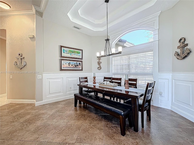 dining room with a notable chandelier and ornamental molding