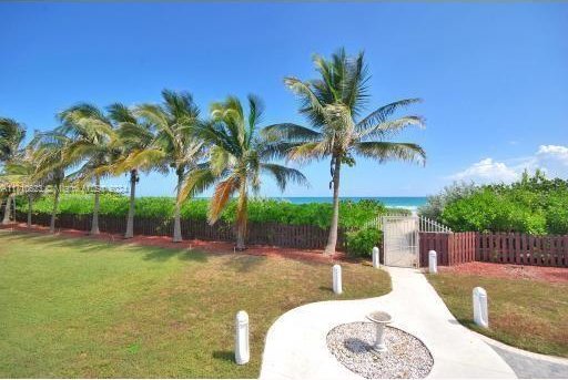 view of yard featuring a water view