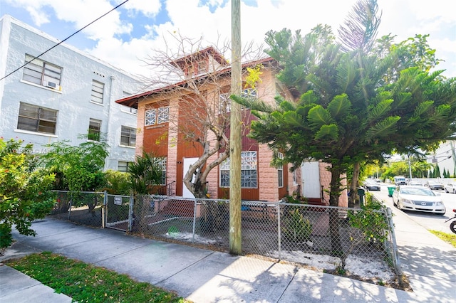 676 SW 1st St, Miami, FL 33130