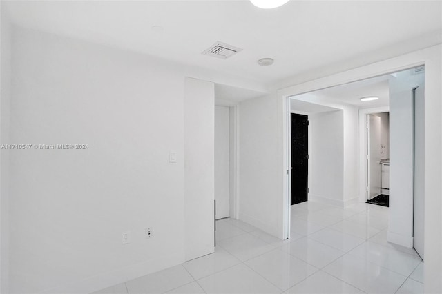 spare room featuring light tile patterned floors