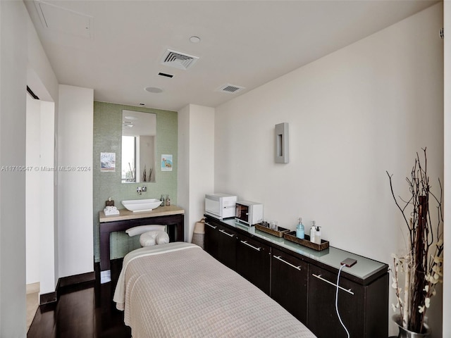 bedroom featuring sink