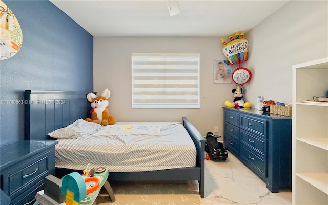 bedroom with ceiling fan