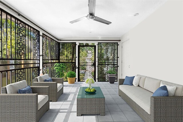 sunroom / solarium with ceiling fan