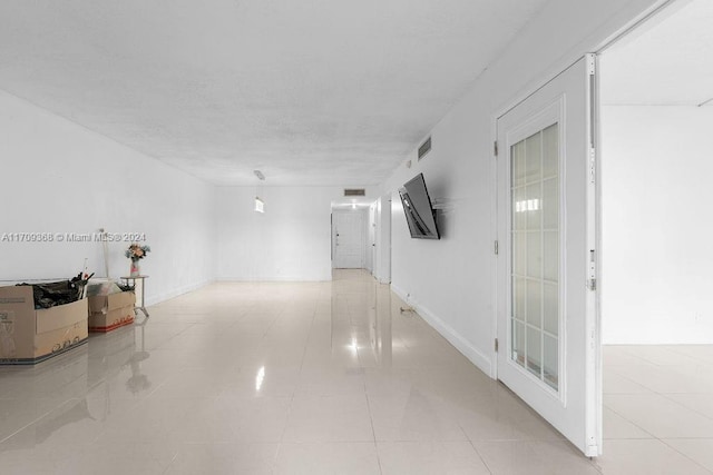 empty room featuring light tile patterned floors