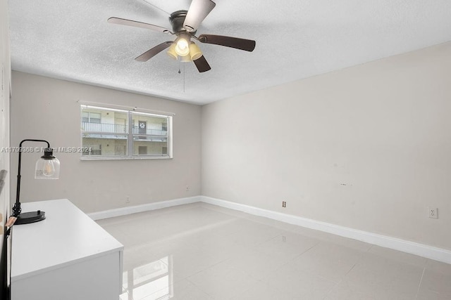 spare room featuring ceiling fan and a textured ceiling