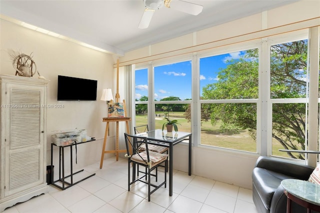 sunroom / solarium with ceiling fan