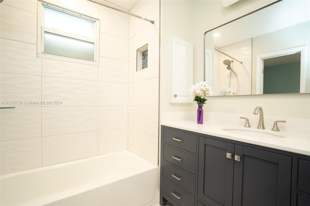 bathroom with vanity and tiled shower / bath