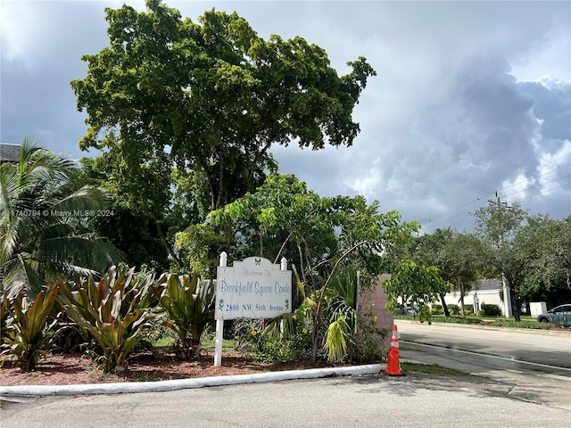 view of community / neighborhood sign