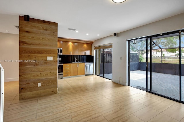 kitchen featuring decorative backsplash, sink, and stainless steel appliances