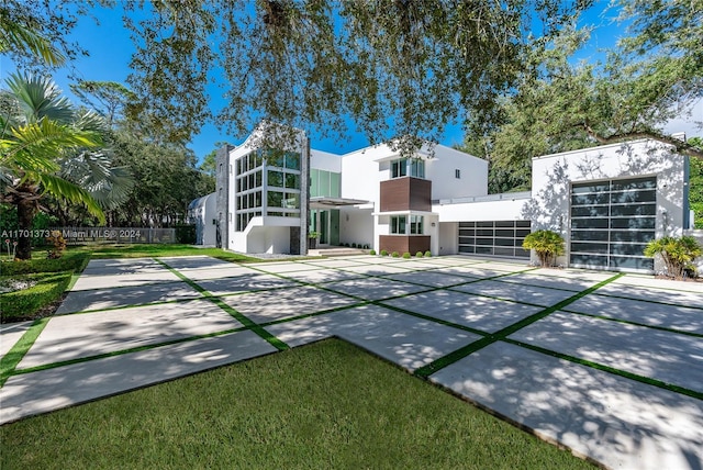 6301 SW 114th St, Pinecrest, FL 33156 - view of property's community with driveway and a garage