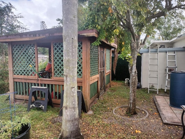 exterior space featuring an outbuilding