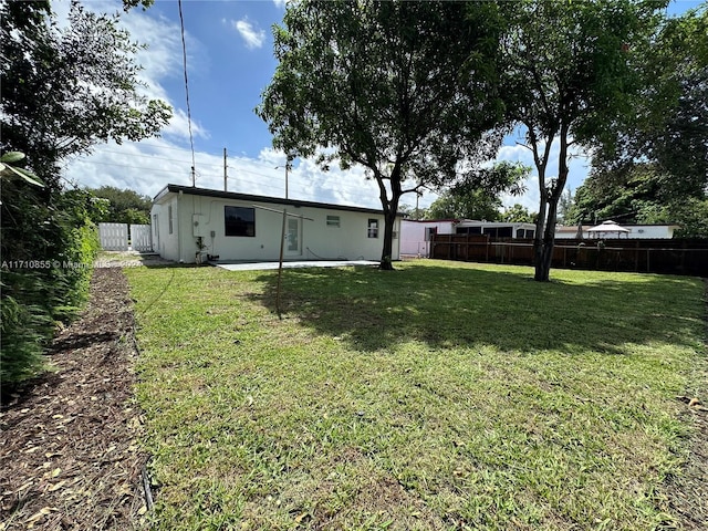 view of yard with a patio area