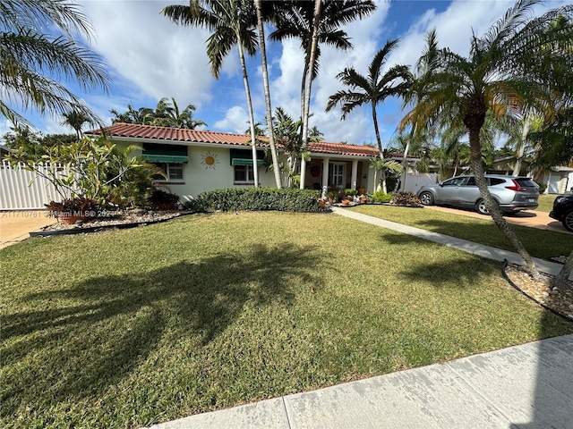 view of front of home featuring a front lawn