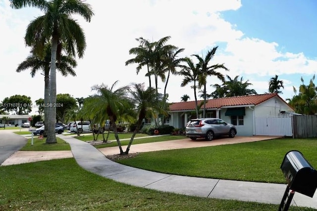 view of front of home featuring a front lawn