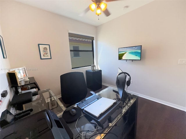 office featuring ceiling fan