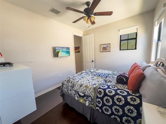 bedroom featuring ceiling fan