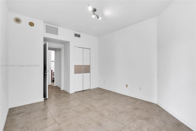 spare room with light tile patterned floors