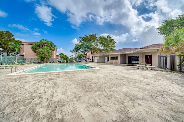 view of swimming pool featuring a patio