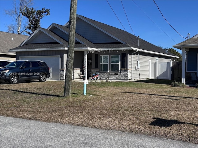 view of front of house featuring a front lawn and a garage