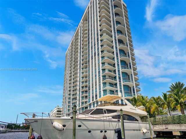17301 Biscayne Blvd Unit 2008, North Miami Beach, FL 33160 - aerial view with a water view and a city view