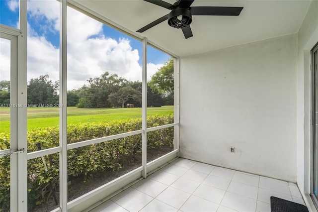 unfurnished sunroom with plenty of natural light and ceiling fan