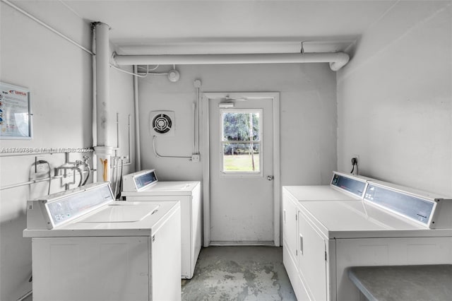 laundry area with ceiling fan and washing machine and clothes dryer