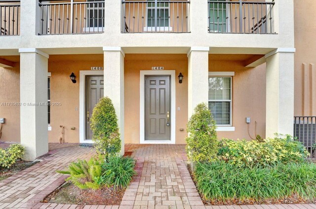 property entrance with stucco siding