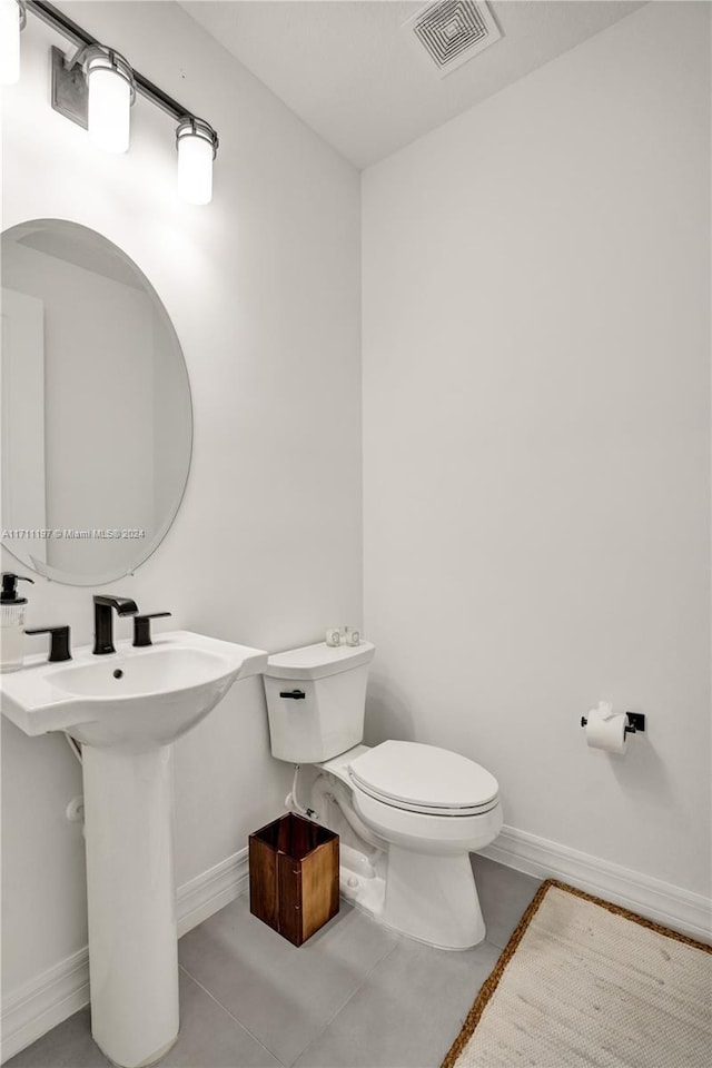 4536 N Silverwood Ln N, Oakland Park, FL 33309 - bathroom with baseboards, visible vents, toilet, and tile patterned floors