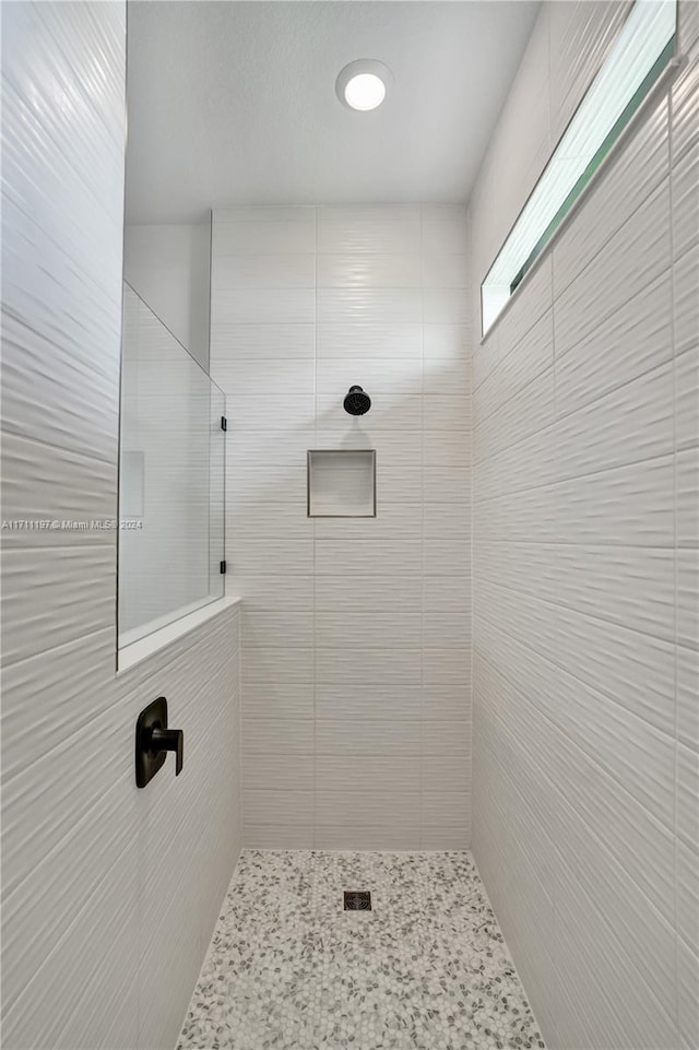 4536 N Silverwood Ln N, Oakland Park, FL 33309 - full bathroom with tiled shower