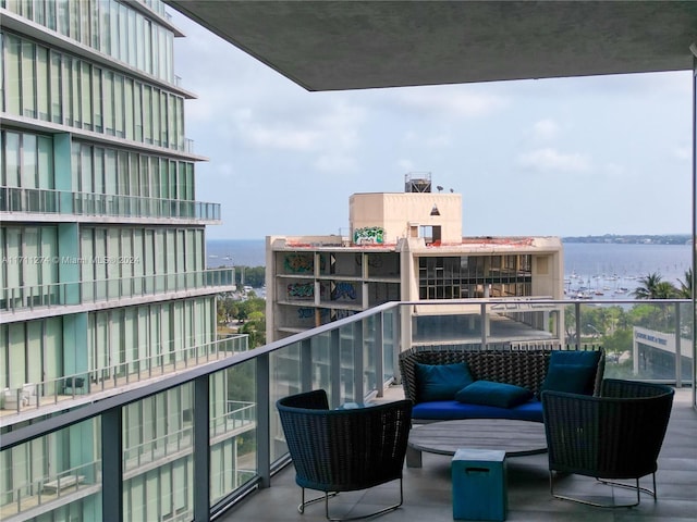 balcony featuring an outdoor hangout area