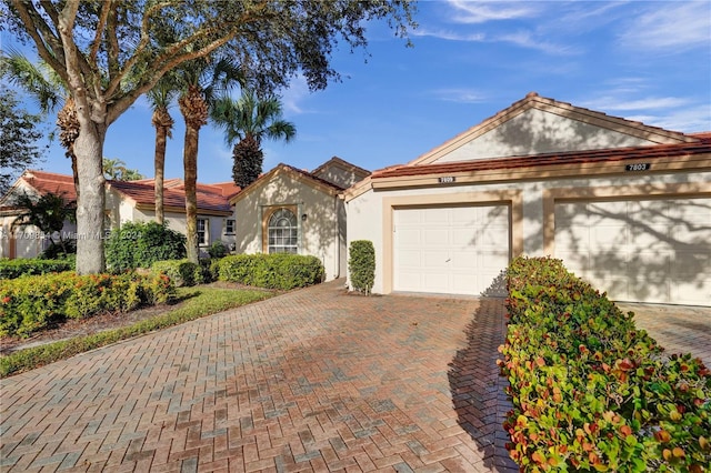 view of front facade featuring a garage