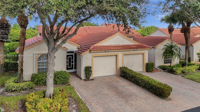 view of front facade featuring a garage