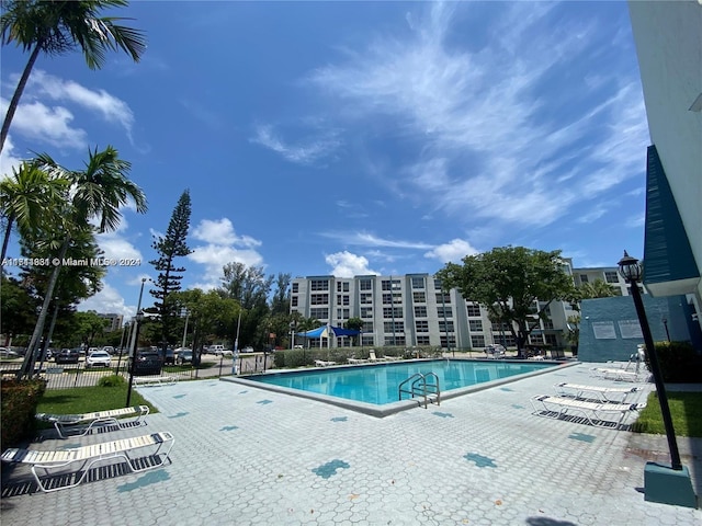 view of swimming pool