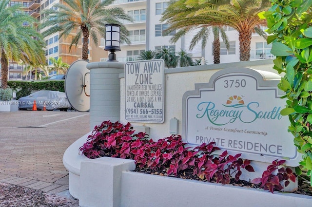 view of community / neighborhood sign