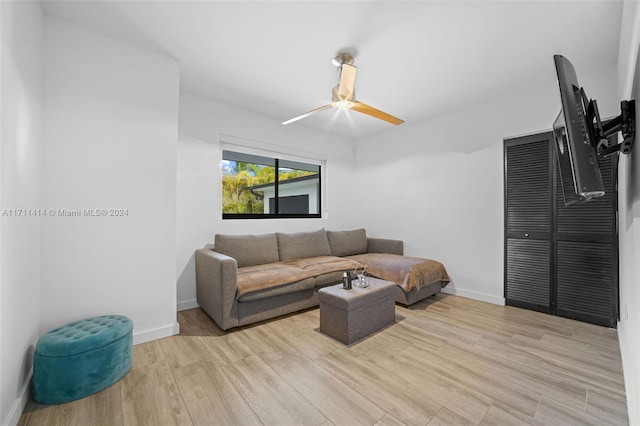 living room featuring ceiling fan and light hardwood / wood-style floors