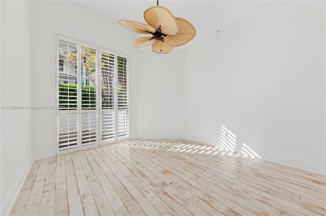 empty room featuring light hardwood / wood-style floors and ceiling fan