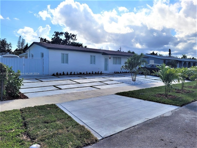 view of front of property with a front lawn