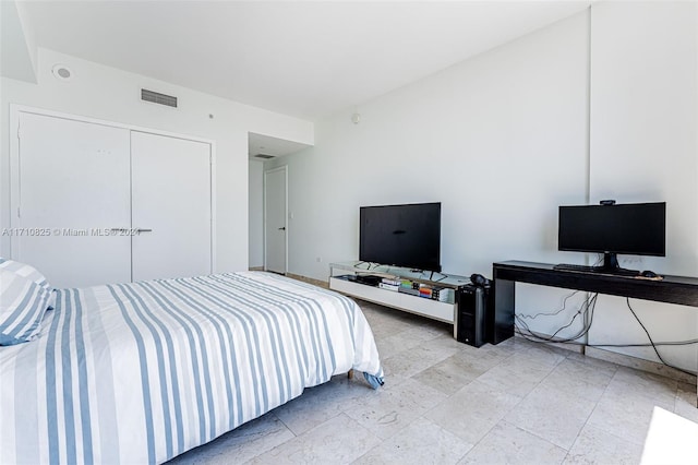 bedroom with a closet