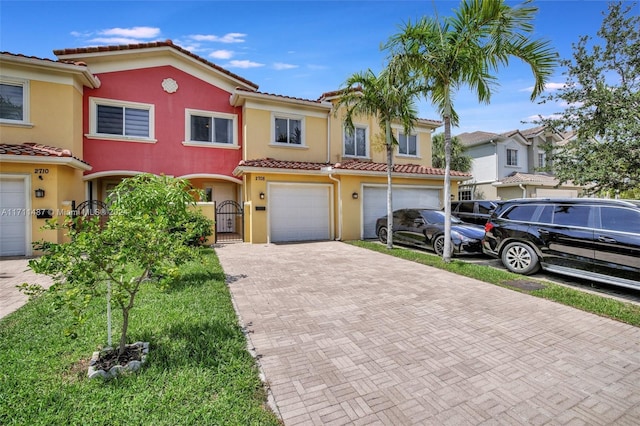 view of front of property featuring a garage