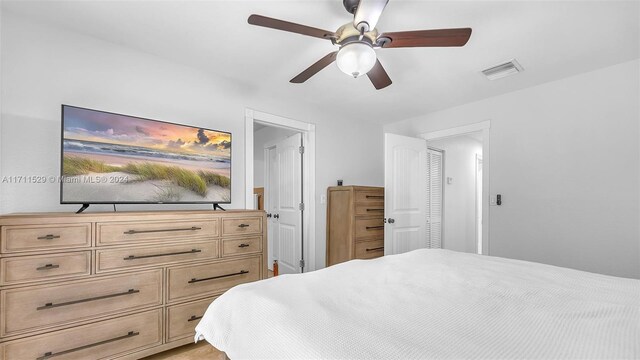 bedroom with ceiling fan