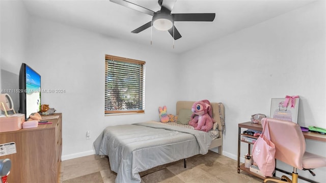 bedroom with ceiling fan