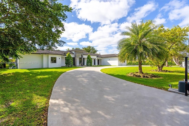 view of front of home featuring a front lawn