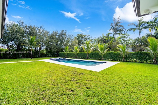 view of swimming pool featuring a lawn