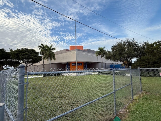 exterior space featuring a lawn