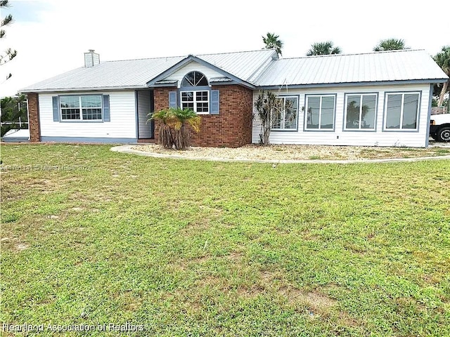 single story home with a front yard