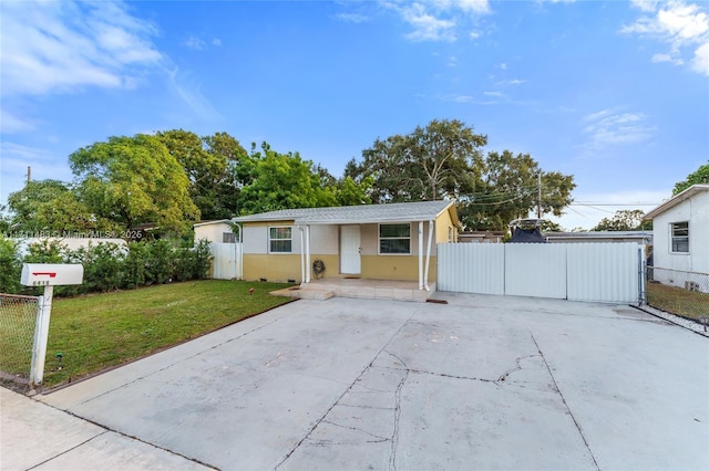 view of front of house featuring a front yard