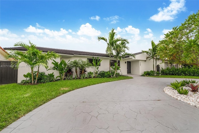 ranch-style house featuring a front lawn