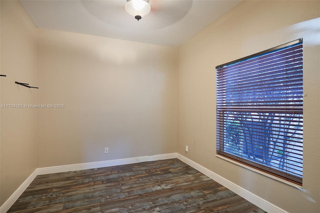 unfurnished room with dark wood-type flooring and ceiling fan